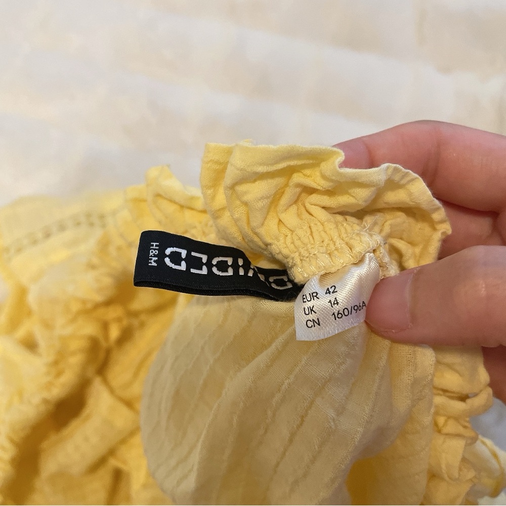 H&M Light Yellow Ruffled Crop Top - Picture 4 of 5
